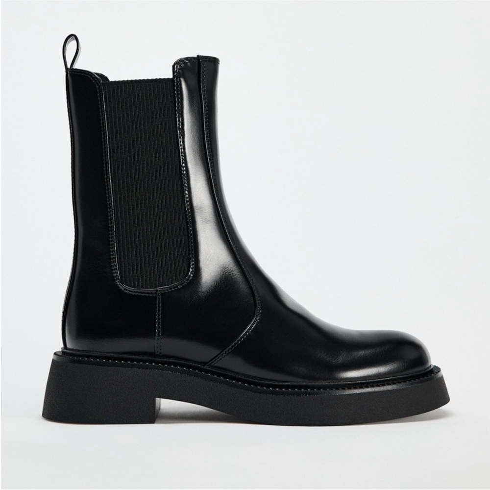 Zara Chelsea combination vegan leather chunky sole black ankle booties sz.6